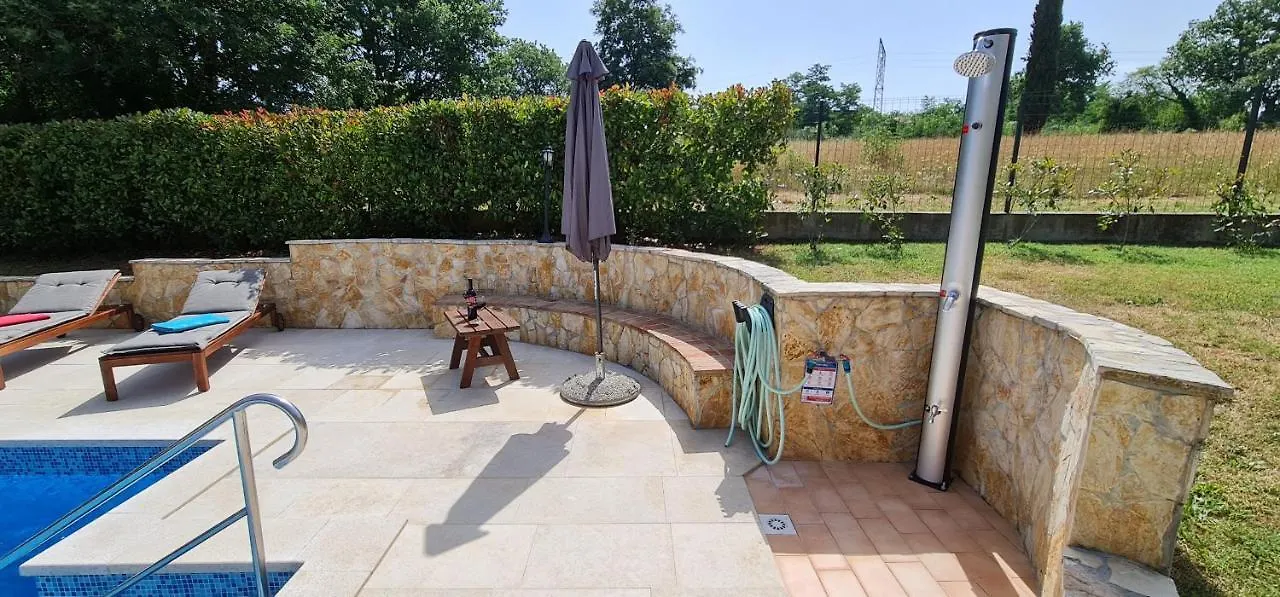 Sunny Garden Villa With Pool Loborika 0*,
