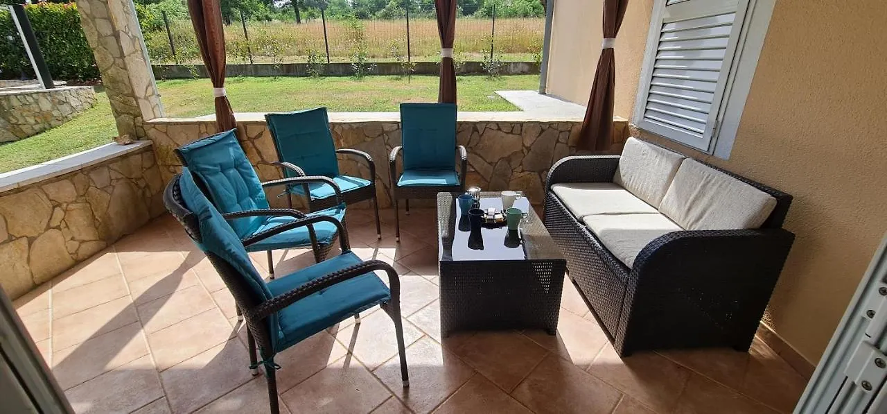 Sunny Garden Villa With Pool Loborika 0*,